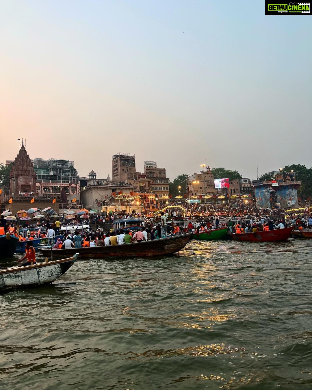 Sauraseni Maitra Instagram - To new beginnings and new hope on the same old ghats :) #sadarongerprithibi #newbeginnings #newproject #film #announcement #comingupnext @raajhorsheede @srabanti.smile @arindamsil @aniruddhachakladar @sabarni.das @richaa_13 @mallika5689 @_rwitobroto_ Varanasi, India
