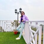 Sauraseni Maitra Instagram - Gangtok e gondogol 💜 @zee5_bangla #shabashfeluda #feluda #bts #gangtok #day1 #photodump Eco Adventure Resorts - The Temi Bungalow, South Sikkim