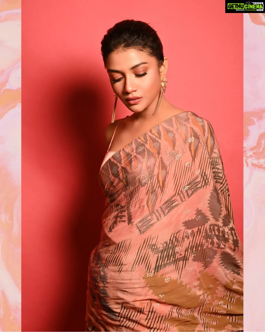 Sauraseni Maitra Instagram - @sauraseni and saree...a sensational combination 👌 . HnM @makeupbybithikabenia Outfit @saundhindia Styled by @kiara sen Photography @sourav.dutta.kolkata