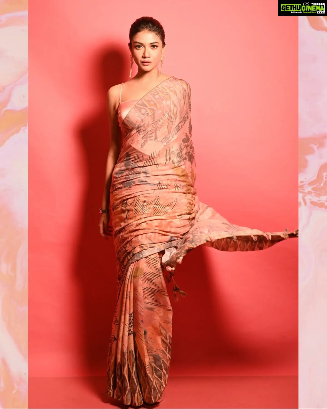Sauraseni Maitra Instagram - @sauraseni and saree...a sensational combination 👌 . HnM @makeupbybithikabenia Outfit @saundhindia Styled by @kiara sen Photography @sourav.dutta.kolkata