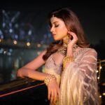 Sauraseni Maitra Instagram - Light check ✅💯✨ #thattimeoftheyear #weddingseason #notyourbride #groomsmaid #friendswedding #shaadiseason #howrahbridge #kolkataskyline
