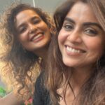 Sayantani Ghosh Instagram – 🤷‍♀️ goofing around with @chitrashi ..
.
#reels #réel #reelsinstagram #reelsvideo #reelsinsta #reelitfeelit #reelit #reel #fun #friendship #friends #girlfriend #joy #instalike #instalove #instalikes #instalovers #reeloftheday #trendingreels #coffeetime #love #sayantanighosh