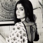 Sayantani Ghosh Instagram - 🌺 ओरे मनवा तू तो बावरा है तू ही जाने तू क्या सोचता है तू ही जाने तू क्या सोचता है बावरे क्यूँ दिखाए सपने तू सोते जागते ..... #reel #reels #reelsinstagram #reelsindia #reelsinsta #reelslovers #reelsvideos #mood #instamood #thoughts #thoughtoftheday #reeloftheday #instalike #instalove #instalikes #love #sayantanighosh