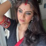Sayantani Ghosh Instagram - " हज़ारों ख़्वाहिशें ऐसी कि हर ख़्वाहिश पे दम निकले बहुत निकले मिरे अरमान लेकिन फिर भी कम निकले " 🌹 #ganpati #ganeshchaturthi #festival #indianfestival #festivewear #saree #saree #sareelove #sareelover #sareefashion #sareelovers #sareelove #desigirl #picoftheday #pictureoftheday #postoftheday #instapost #instalikes #instalove #instagood #instalike #love #loveyourself #selflove #birthdaymonth #september #virgo #sayantanighosh ❤️