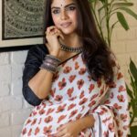 Sayantani Ghosh Instagram - All ready for ganpati celebrations 🌸May Bappa bless us all with peace , happiness and love ❤️ Happy Ganesh Chaturthi 🙏🏼 . . Thank you my bro @ii_rick_ii for such amazing clicks 📸 #ganpati #ganeshchaturthi #celebration #celebrations #festival #indianfestivals #festivals #dressedup #desigirl #saree #sareelove #sareelover #sareelovers #prayers #blessings #happiness #peace #august #love