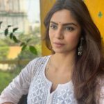 Sayantani Ghosh Instagram - 🌸बस यूँ हि .... . . #postoftheday #picoftheday #instapost #mood #just #eveningvibes #evening #november #desigirl #instalove #instadaily #instaphoto #instapic #instamood #instalike #instalikes #loveyourself #love #sayantanighosh