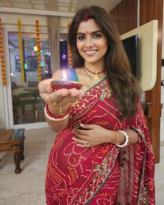 Sayantani Ghosh Instagram - 🌟 शुभ दीपावली 🌟
.
.
@anugrah0070 
#diwali #diwalicelebration #bestwishes #festiveseason  #festival #indianfestival #diwali2022 
#diwalidecorations #familytime #joy #together #happiness #love #husbandandwife #couple #blessings #haveagreatday #light #lights #diya #instalike #instadaily #anugrahtiwari #sayantanighosh ❤️