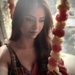 Sayantani Ghosh Instagram - 🌹 ये लाल इश्क, ये मलाल इश्क ये ऐब इश्क, ये बैर इश्क.. . . #mood #instamood #instalike #instalikes #saturday #saturdayvibes #instagood #weekend #weekendvibes #selfie #instagram #instadaily #instaphoto #instalove #instaphoto #saree #sareelove #instapicture #instalovers #instalover #instapic #sareelovers #desigirl #love #diwali #celebration #sayantanighosh 🌹