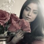 Sayantani Ghosh Instagram - 🌹 ये लाल इश्क, ये मलाल इश्क ये ऐब इश्क, ये बैर इश्क.. . . #mood #instamood #instalike #instalikes #saturday #saturdayvibes #instagood #weekend #weekendvibes #selfie #instagram #instadaily #instaphoto #instalove #instaphoto #saree #sareelove #instapicture #instalovers #instalover #instapic #sareelovers #desigirl #love #diwali #celebration #sayantanighosh 🌹