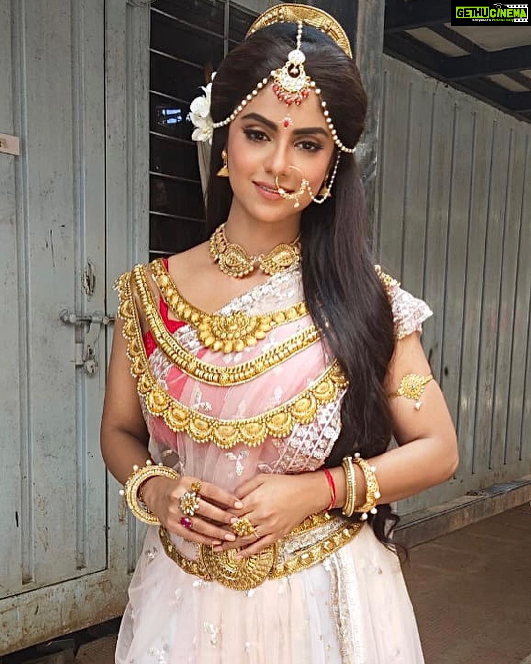 Sayantani Ghosh Instagram - 🌷Sati .... #subhomahalaya . . #shoot #shootmode #bts #onscreen #role #sati #mythology #indianmythology #costumedrama #indiantvserial #actor #actorslife #actors #look #lookoftheday #happy #smile #desigirl #sayantanighosh #sunday #haveaniceday #love #instalike #instagood #instadaily #instalove #instalikes 🌷