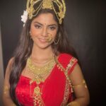 Sayantani Ghosh Instagram - 🔱 Goddess Parvati 🔱 One of the best parts of my profession is to be able to potray different roles. To breathe life into different characters is such a fulfilling aspect of an actors life . And what can be more beautiful than to play the embodiment of shakti herself - Goddess Parvati 🌹 Yes sometimes I do get weighed down by the challenges and the uncertainties that my profession throws at me .. but the passion and love for my craft originates from a place of divinity and keeps me inspired and gets me going .. Here's soemthing that I truly believe in .. A true artist is never satisfied with settling, so you will never see them stay the same for very long. They are ever-changing, ever-chasing that glimpse of divine inspiration that creates them anew. 🌹🌹🌹🌹🌹🌹🌹🌹 . . #goodmorning #monday #goddessparvati #divine #shakti #power #empowerment #actor #actorslife #differentroles #lovemyjob #artist #actorlife #challenge #challenges #fulfillment #joy #happiness #faith #belief #haveaniceday #bepassionate #inspiration #beinspired #postoftheday #instalike #instalikes #love #sayantanighosh ❤️