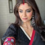 Sayantani Ghosh Instagram - " हज़ारों ख़्वाहिशें ऐसी कि हर ख़्वाहिश पे दम निकले बहुत निकले मिरे अरमान लेकिन फिर भी कम निकले " 🌹 #ganpati #ganeshchaturthi #festival #indianfestival #festivewear #saree #saree #sareelove #sareelover #sareefashion #sareelovers #sareelove #desigirl #picoftheday #pictureoftheday #postoftheday #instapost #instalikes #instalove #instagood #instalike #love #loveyourself #selflove #birthdaymonth #september #virgo #sayantanighosh ❤️