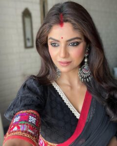 Sayantani Ghosh Instagram - " हज़ारों ख़्वाहिशें ऐसी कि हर ख़्वाहिश पे दम निकले
बहुत निकले मिरे अरमान लेकिन फिर भी कम निकले " 🌹

#ganpati #ganeshchaturthi #festival #indianfestival #festivewear #saree #saree #sareelove #sareelover #sareefashion #sareelovers #sareelove #desigirl #picoftheday #pictureoftheday #postoftheday #instapost #instalikes #instalove #instagood #instalike #love #loveyourself #selflove #birthdaymonth #september #virgo #sayantanighosh ❤️