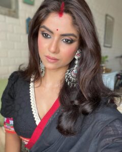 Sayantani Ghosh Instagram - " हज़ारों ख़्वाहिशें ऐसी कि हर ख़्वाहिश पे दम निकले
बहुत निकले मिरे अरमान लेकिन फिर भी कम निकले " 🌹

#ganpati #ganeshchaturthi #festival #indianfestival #festivewear #saree #saree #sareelove #sareelover #sareefashion #sareelovers #sareelove #desigirl #picoftheday #pictureoftheday #postoftheday #instapost #instalikes #instalove #instagood #instalike #love #loveyourself #selflove #birthdaymonth #september #virgo #sayantanighosh ❤️