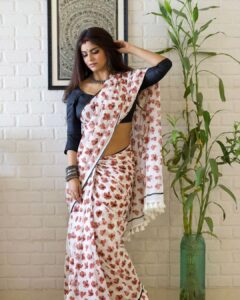 Sayantani Ghosh Instagram - All ready for ganpati celebrations 🌸May Bappa bless us all with peace , happiness and love ❤️
Happy Ganesh Chaturthi 🙏🏼
.
.

Thank you my bro @ii_rick_ii for such amazing clicks 📸

 #ganpati #ganeshchaturthi #celebration #celebrations #festival #indianfestivals #festivals #dressedup #desigirl #saree #sareelove #sareelover #sareelovers #prayers #blessings #happiness #peace #august #love