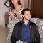 Sayantani Ghosh Instagram - 🤣Shaadi shuda zindagi Part-9 . . #reels #reelsinstagram #reelitfeelit #reelsindia #reel #reelkarofeelkaro #reelsviral #trendingreels #trending #trendingaudio #trendalert #fun #funnyreels #funnyvideos #couplegoals #couple #husbandandwife #instagood #instadaily #instagram #instamood #goodevening #instalike #instalove #viral #sayantanighosh #anugrahtiwari #comedy #love
