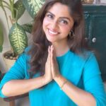 Sayantani Ghosh Instagram - 💙मैं संस्कारी हूँ॥ 😂🤣😅 . #reels #reelsinstagram #reelsvideo #réel #reelitfeelit #reelsindia #trending #trendingreels #trendingaudio #trend #funnyreels #funny #fun #comedy #viral #viralreels #laugh #laughter #reelkarofeelkaro #instareels #instagood #instagram #instalike #instamood #instalove #instadaily #instalikes #love #sayantanighosh