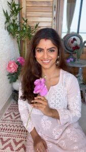 Sayantani Ghosh Instagram - ❤️शादी शुदा ज़िंदगी Part-2 . . 😂valentines ka after effect .... . #reels #reelsinstagram #réel #reel #reelvideo #reelsindia #trending #trendingreels #trendingaudio #trendalert #trendingnow #fun #funnyreels #funny #laugh #laughter #instagram #instalike #instadaily #instagood #instamood #husbandandwife #instalove #love #sayantanighosh ❤️