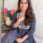 Sayantani Ghosh Instagram - 💕शादी शुदा ज़िंदगी Part-1 #sunday #funnyvideos #funnyreels #funny #fun #sundayvibes #sundayfunday #mood #instamood #instagood #instagram #instadaily #instafun #instalike #instal#instalove #reel #reeloftheday #postoftheday #reelsvideo #reelsinstagram #trending #trendingreels #reelitfeelit #love #sayantanighosh ❤️