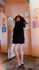 Shafaq Naaz Instagram - Jawani teri👻
.
.
@josh.punjabi 
@officialjoshapp