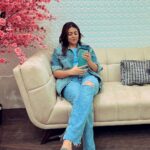 Shafaq Naaz Instagram – Dear sipper,

The world may not understand my feelings towards you but only I know how much I’m obsessed with you!!!

You’re the first thing I set my eyes on when I open my eyes every morning!

I take you everywhere with me; my shoots, my gym, meetings, and even when I’m travelling internationally (without passport- lucky you🤣) 

It’s you why I’m hydrated and my skin is good thank you for being a part of my life. I love you❤️

Call me crazy or whatever but I love my sipper 🤪

#HumaariPremKahaani #LogNahiSamjhenge 🤣
#justthetwoofus