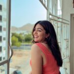 Shafaq Naaz Instagram - मेरे सामनेवाली खिड़की में एक चाँद का टुकड़ा रहता Aur wo chand ka tukda MAIN HOON🫣 Picture credit 📸 🤭 . #selflove Muscat, Oman