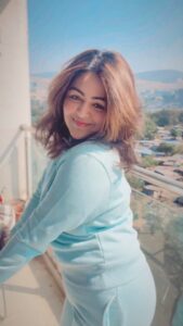 Shafaq Naaz Instagram - Hope I’m not late for the trend🐣
Wearing @godevils 
Brand pr  @ishreen_vadi 
#calmdownchallenge