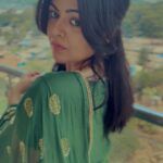 Shafaq Naaz Instagram – Ek meri akh kashni❤️
.
.
Wearing – @truebrowns