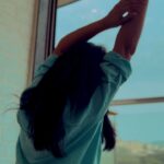 Shafaq Naaz Instagram – Saturday vibe check ✅
Big shirt,
Messy hair,
Music and sitting in my balcony!!