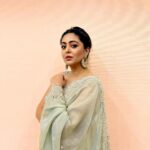 Shafaq Naaz Instagram – Alexa play ‘saree Ke fall sa’ 🐣
.
.
Outfit – @odhniworld 
@publiquedom 
Team @greenlight__media