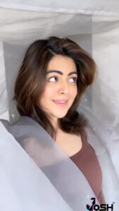 Shafaq Naaz Instagram - Don’t ask how I know this song just enjoy the reel 😂
And tell me the weirdest song you guys have heard and you love listening to it🤪
.

Should I make more like these? 
.
.
@josh.punjabi @officialjoshapp 
#joshmeinaaja #josh #reelitfeelit