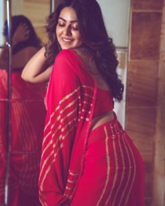 Shafaq Naaz Instagram - Anyone in the house remember this song? Raise your hand 🙋🏼‍♀️!!
