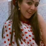 Shafaq Naaz Instagram - Okay so this is for you guys. thank you everyone for the suggestions ap logo ne zindagi aasan kr de 🫣🤗 got a lot of good songs, saving it for later!! Hope you like this one♥️