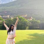 Shafaq Naaz Instagram - Mountains aur ye ganna toh banta hai 👻🤌🏼 . . @josh.punjabi @officialjoshapp Della Adventure & Resorts