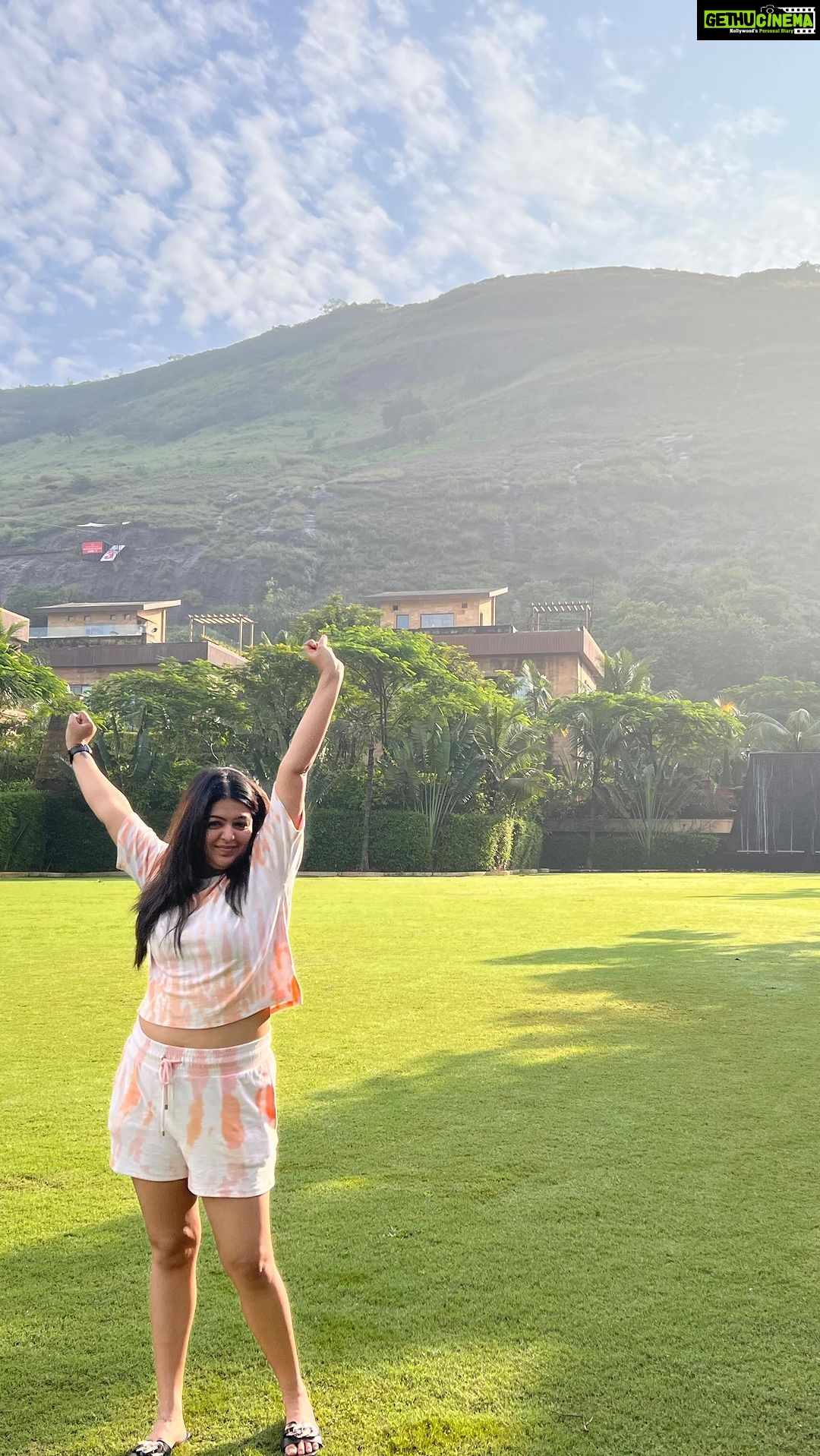 Shafaq Naaz Instagram - Mountains aur ye ganna toh banta hai 👻🤌🏼 . . @josh.punjabi @officialjoshapp Della Adventure & Resorts