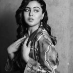 Shafaq Naaz Instagram - Ummm hiii.. is it Monday already👻