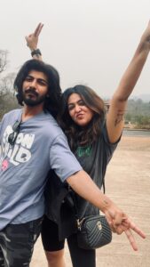 Shafaq Naaz Instagram - Wo Zulfe he kya jo bounce na kre 😂
When your brother shares the same hair length so flaunting it 👫 @sheezan9 
.
#siblinggoals#siblinghairgoals
