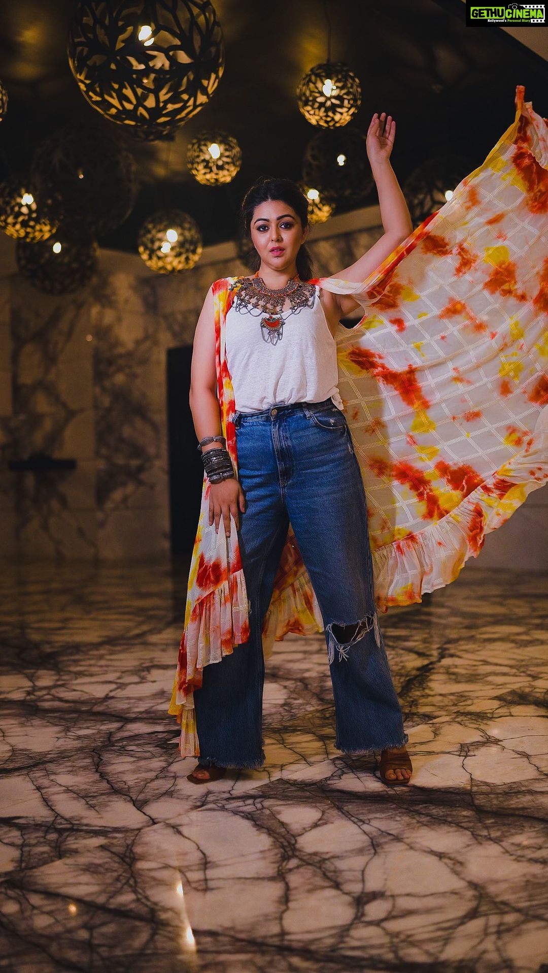 Shafaq Naaz Instagram - Not wearing a black top or big t- shirt, But I’m in loveeeee with this look ♥️🤌🏼 . . @josh.punjabi @officialjoshapp . . Styling by - @_styledbyroma_ and me @shafaqnaaz777 Hairstyle and make up - me Edit by - me Outfit - @pariscreation7 Jewellery - @silver.kiosk Team - @greenlight__media Photographer- @senguptas_photography