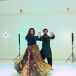 Shafaq Naaz Instagram – Nagade sang dhol baje✨
.
.
Stylist – @_styledbyroma_ 
Videographer – @pratikmadan.photo 
Outfit – @shraddharambhia_official 
Jewellery – @silver.kiosk 
Location – @byou.in X @tejalpimpley 
Team – @greenlight__media