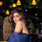 Shafaq Naaz Instagram - Never miss a Monday🌍 . . Stylist - @styleitupbyaashna Photographer - @fashionbyrahulsharma Makeup & hair - @tapsi_makeup Outfit - @barrooni.in Location - @theterrace.amaidenaffair Team - @greenlight__media