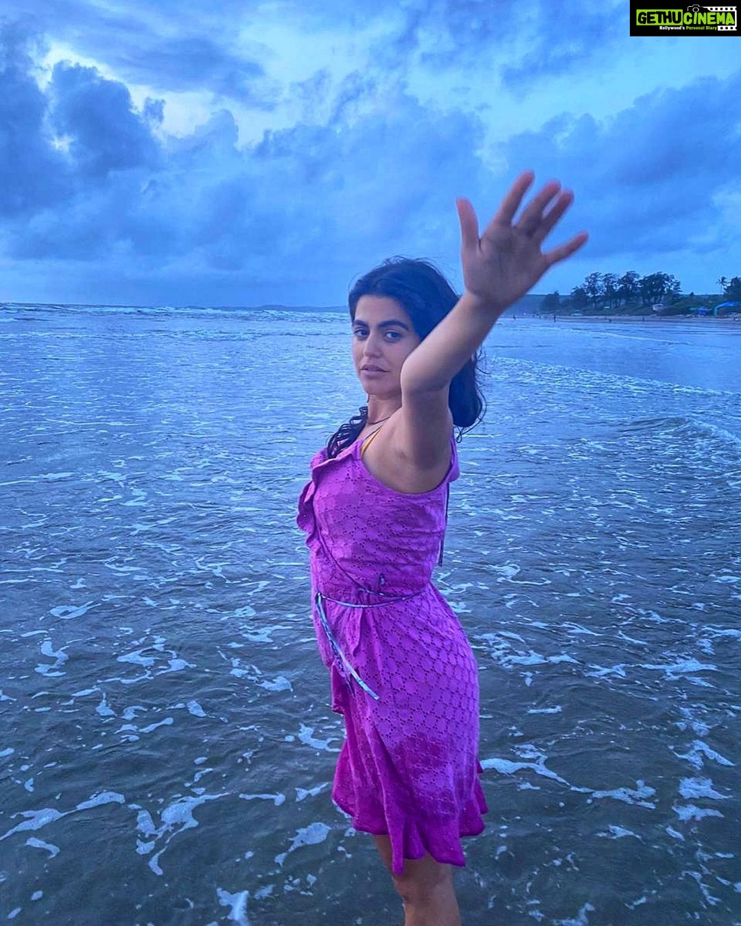Shenaz Treasurywala Instagram - Stop! Stop 🛑 Don’t come to Goa. When I came here, things around me seemed normal but it’s the locals who love their state who educated me that it’s not normal and I’m grateful to them for that. These people have had to sacrifice a lot to make sure the virus does not get worse and I apologise for not being mindful of those sacrifices in my excitement. After being cooped in for 5 months, I got overwhelmed with the freedom i found in Goa and got carried away because i wanted to make travel content, something I haven’t been able to do for months. I knew Goa relies heavily on tourism so I was trying to do my best to tell people what is open and what’s not. Basically doing my job as a travel content creator but now I realise the reality of Goa and what the Goans really want is to be left alone for now until the situation gets better. The government has opened up the state but the locals are requesting you let Goa heal and stay away for now. #travelwithshenaz #travelhotelsmiles #goatruth