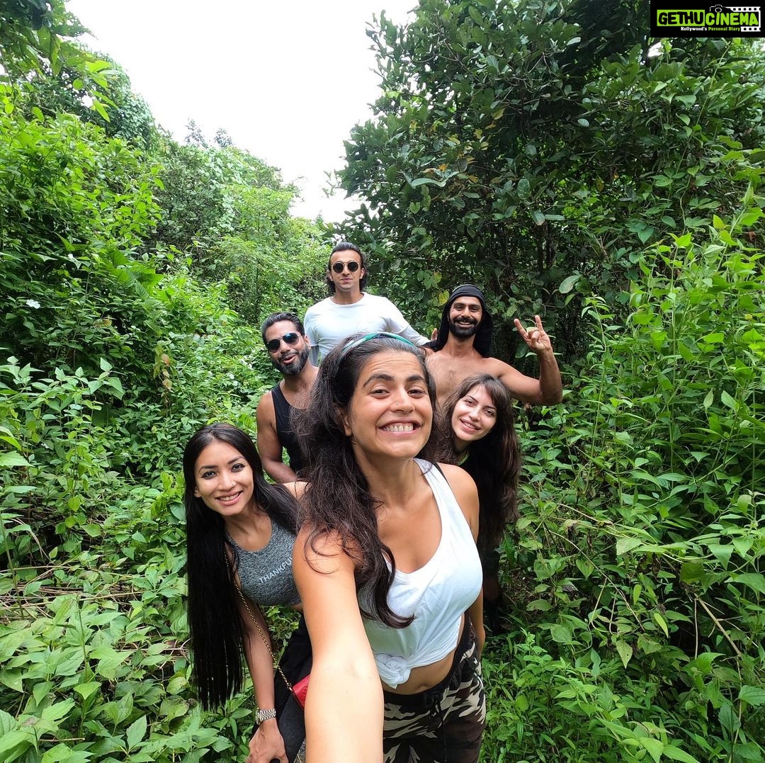 Shenaz Treasurywala Instagram - Today’s Challenge: Day 2 1. Post your favorite group selfie with friends or family or strangers 2. #TravelWithShenaz #ShenazGoPro 3. Make this picture happy! I want to see you having fun and living our Smile Philosophy 4. Note it’s completely okay if it’s not shot on GoPro) 6. In the comments here mention why you posted that particular group selfie. 7. Make sure you’re following both my accounts- this one and @travelhotelsmiles #TravelWithShenaz 9 days, 9 challenges, 9 winners! #MoreEverything I am giving out 9 of the latest GoPro HERO9 Black in the course of 9 days! This is a #TravelWithShenaz and #GoProHERO9 Black Giveaway • Tomorrow I’ll pick a winner for the challenge and announce the next challenge Please see my stories and @travelhotelsmiles to see Day 1 challenge winner: The first GoPro HERO9 Black goes to the winner of yesterday’s selfie challenge ❤️ 🌻 Suspense!!! Giveaway courtesy @GoProIndia @GoPro #GoProIndia #GoPro *Local T&C apply