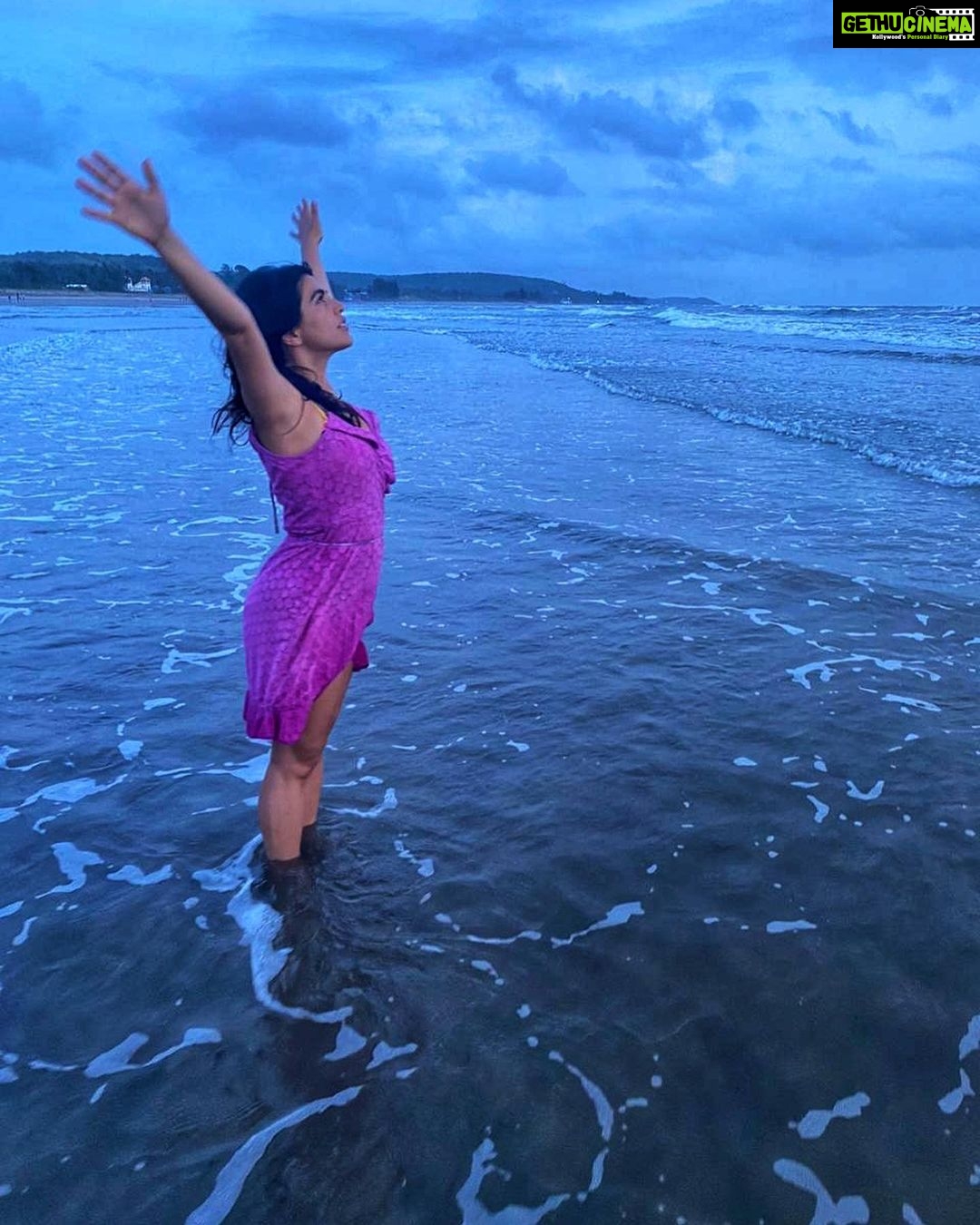 Shenaz Treasurywala Instagram - Stop! Stop 🛑 Don’t come to Goa. When I came here, things around me seemed normal but it’s the locals who love their state who educated me that it’s not normal and I’m grateful to them for that. These people have had to sacrifice a lot to make sure the virus does not get worse and I apologise for not being mindful of those sacrifices in my excitement. After being cooped in for 5 months, I got overwhelmed with the freedom i found in Goa and got carried away because i wanted to make travel content, something I haven’t been able to do for months. I knew Goa relies heavily on tourism so I was trying to do my best to tell people what is open and what’s not. Basically doing my job as a travel content creator but now I realise the reality of Goa and what the Goans really want is to be left alone for now until the situation gets better. The government has opened up the state but the locals are requesting you let Goa heal and stay away for now. #travelwithshenaz #travelhotelsmiles #goatruth