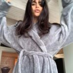 Shenaz Treasurywala Instagram – What do love to do on ☔️ rainy days? Who else likes to snuggle up in a fluffy gown with some hot chai ☕️? I wish I had a Batata Vada right now 😋 What you going on this rainy day? #rainyday #snugglebug #travelwithshenaz Mumbai, Maharashtra
