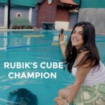 Shenaz Treasurywala Instagram – This 28 year old guy has 4 Guiness World Records for solving the Rubik’s Cube in style. One for solving 700 Rubik’s cube riding bicycle-One for Solving 72 Cubes hanging upside down-One with Most Number of People Solving Rubik’s cube out of which Ilayaram trained 3997 students-And last but not not least Solving Rubik’s Cube Under water but he can’t swim! To know more please tune into my show on Nat Geo India that premieres in January 🌺#rubikcube #guinness #sport #champion #unique Chennai, India