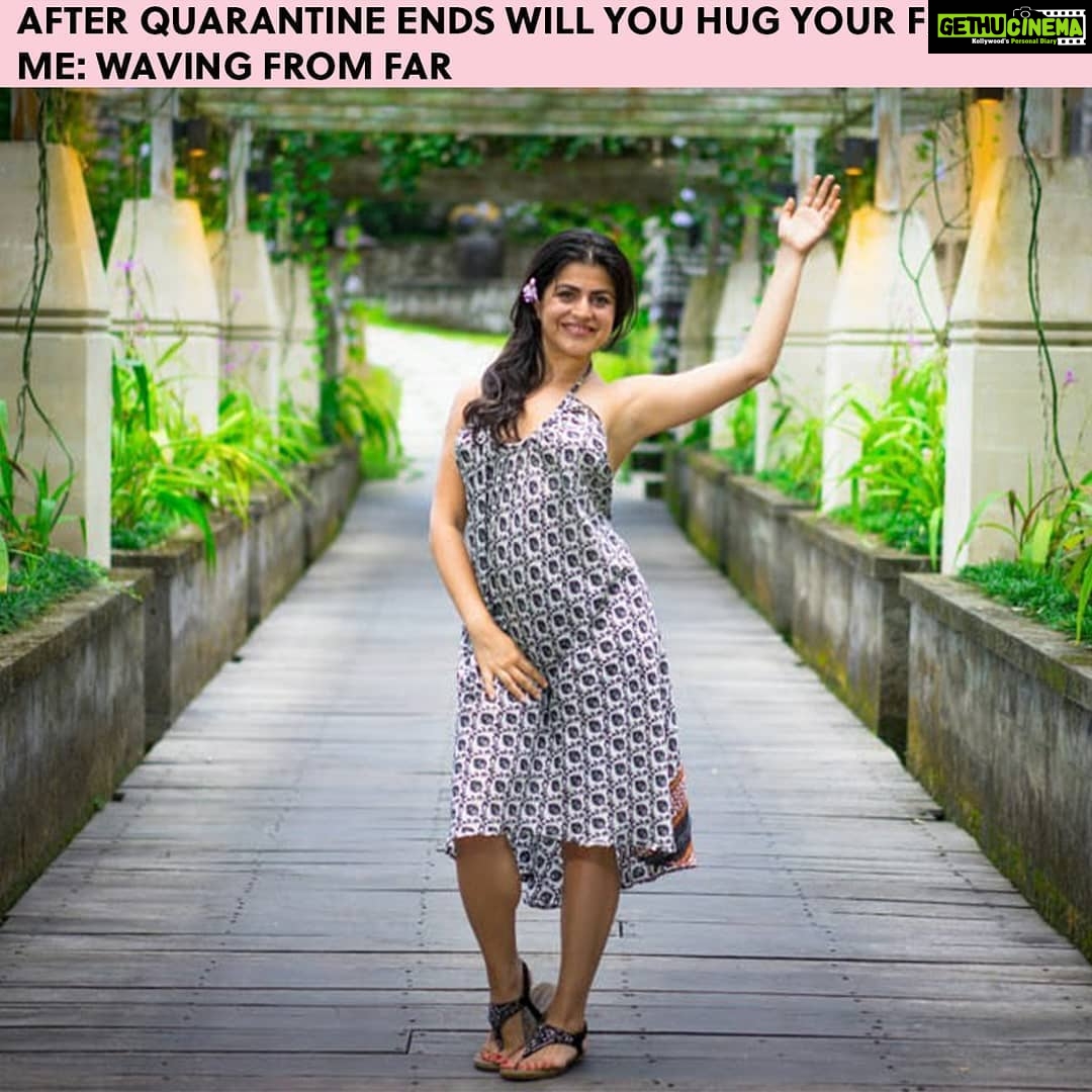 Shenaz Treasurywala Instagram - Tell me, who do you want to hug right now but can’t??? When do you think it will be safe to hug our friends and family? I’m dying to squeeze my mom, dad, nephew and all my friends! I’m such a hugger. I even hug trees 🌳 😂 I guess they are the only ones safe to hug after quarantine ends. Is it ending? 🤔 #travelwithshenaz #coronavirus #covid19 #lockdown2020 #quarantine #quarantinelifestyle