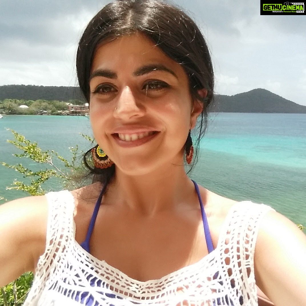 Shenaz Treasurywala Instagram - Who else is missing the sun, sand, an exotic island and a dip in the sea? Today, I’m taking you to my time in Saint Thomas, U.S. Virgin Islands. On this day, I was by myself wandering around the Caribbean paradise exploring the stunning beaches tasting the local food. I was at peace and happy. #stthomas #carribean #travelwithshenaz #travelhotelsmiles #sunsandsea Saint Thomas, US Virgin Islands
