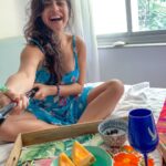 Shenaz Treasurywala Instagram - What are you eating and drinking in lockdown? What’s on your room-service menu today? While I do miss the endless luxury and pampering that comes with the hotel room, for now room service in my own bed will have to do. I brought myself room service today. And then decided to use my balcony to get a tan. #GreyGooseLife #LiveVictoriously #travelwithshenaz Shot on @goproindia Mumbai, Maharashtra