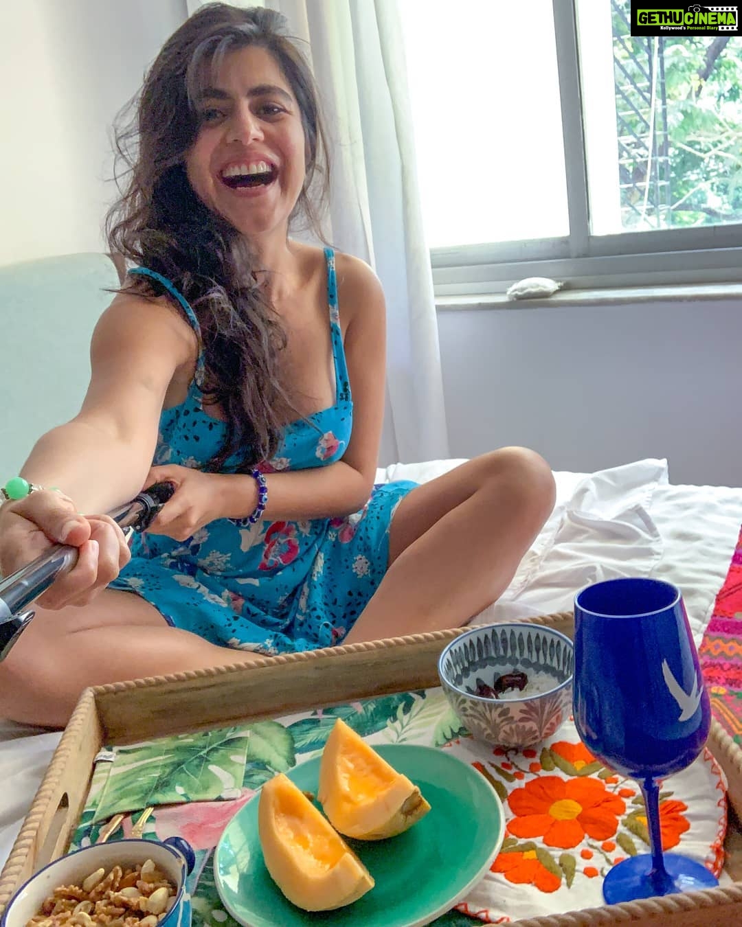 Shenaz Treasurywala Instagram - What are you eating and drinking in lockdown? What’s on your room-service menu today? While I do miss the endless luxury and pampering that comes with the hotel room, for now room service in my own bed will have to do. I brought myself room service today. And then decided to use my balcony to get a tan. #GreyGooseLife #LiveVictoriously #travelwithshenaz Shot on @goproindia Mumbai, Maharashtra