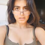 Shenaz Treasurywala Instagram - How did that make you feel and behave? Most interesting replies in my stories. Also, did i miss any points? Was this video helpful? Women if a guy is attracted to you, you will see the similar signs and behavior. #getthatguy #attraction #datingtipsformen #datingcoach #howtotellshelikesyou #travelwithshenaz #getthatgirl #romancetips #datingtips #dating101 #datinggoals Shot on iPhone
